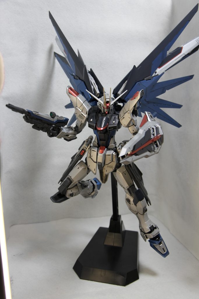 舞い降りる剣–5枚目/制作者：ddd助