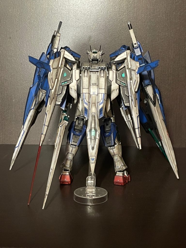 RGライザーのオーライザーも接続。ちょっと盛りすぎてポージングも難しくなったので最終的に却下でした。ちなみに、足はクアトロオークアンタ(別途掲載)とトレードした状態です。