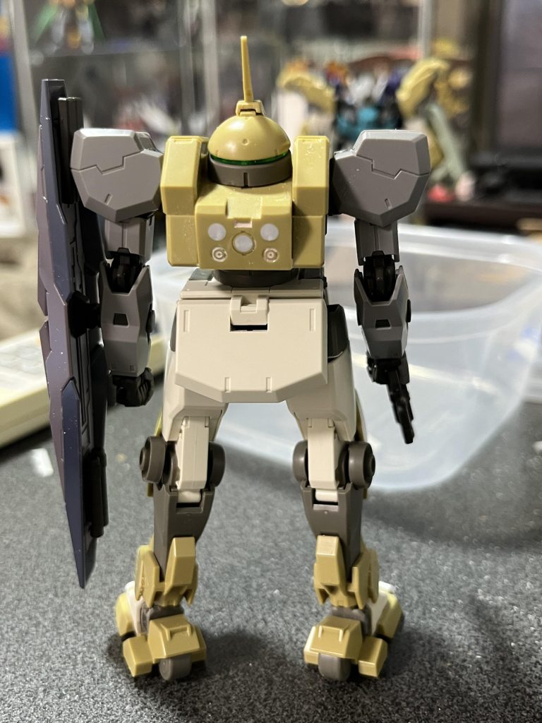 背面の穴は今回、使う機会がないので埋めてしまってます。