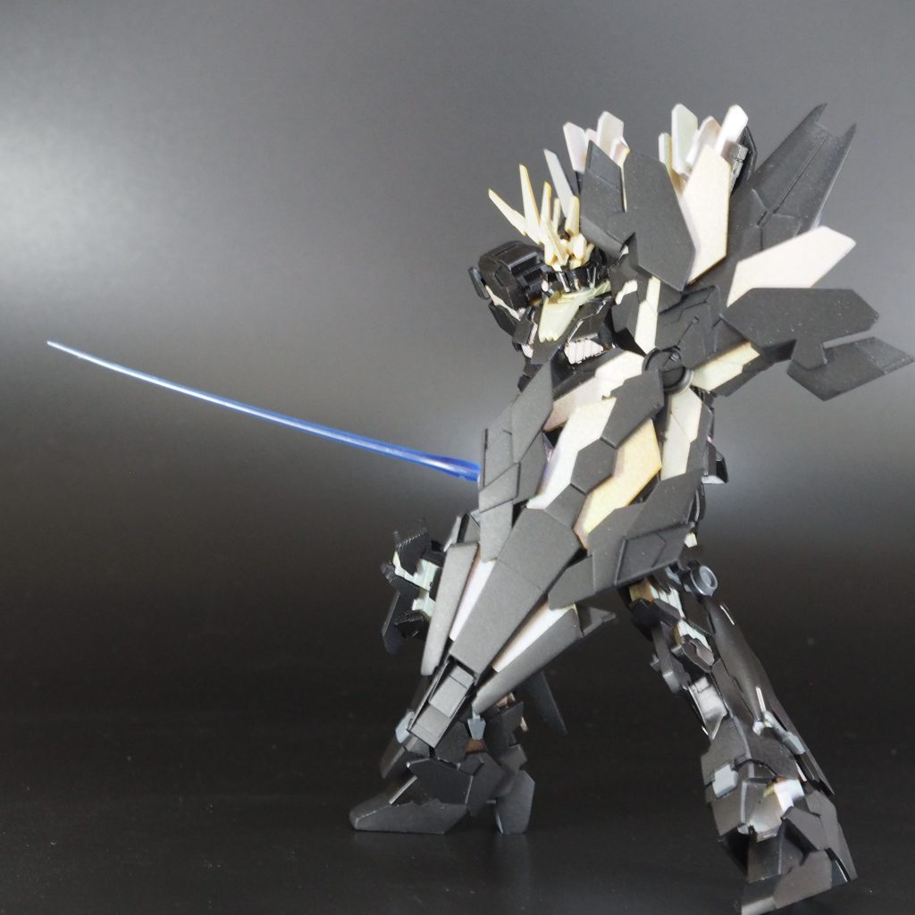 アクションポーズ78を意識してポージング