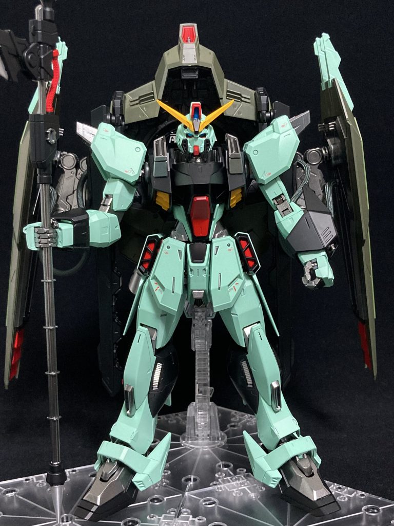 サーフェイサーはグレーとピンクを使用 薄緑・・・ニュートラルグレーⅠ+エメラルドグリーン 2:1 黒・・・EXブラック 濃い緑・・・NAZCAディープカーキ パンツァー部の緑・・・スーパーファイングリーン 赤色・・・ディープレッド 黄色・・・ミディアムイエロー フレームなど・・・スターブライトアイアン クリアパーツ・・・ブラック→スターブライトシルバー→蛍光ブルー→EXクリアー つや消しはセミグロスクリアプレミアム 希釈はプロユースシンナー