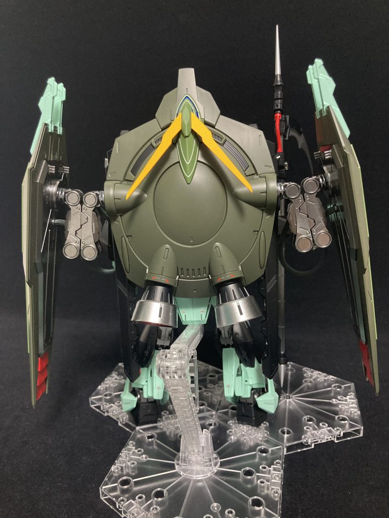 バックパックのバーニア内部はキャンディレッドで塗装。