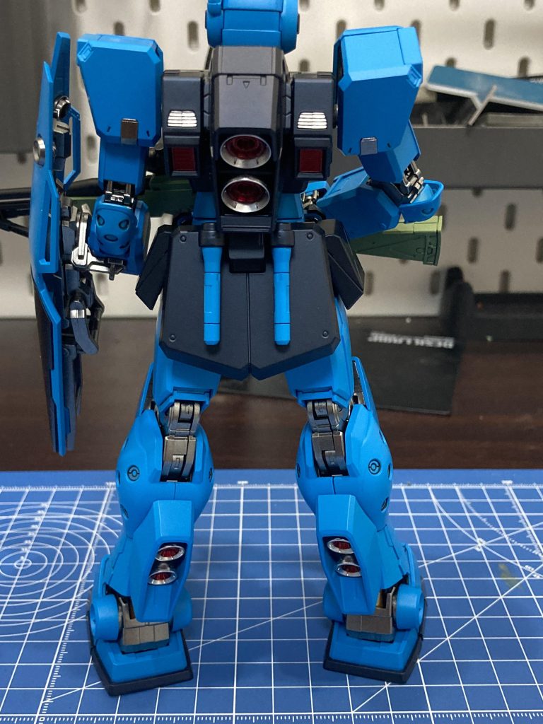 背中と脚部バーニア内部のレッドはキャンディ塗装してます。