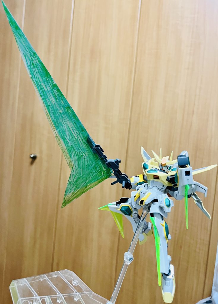 巨大ビーム刃再現用にクリアファイルに色ペン塗りたくっただけの即席のものです。