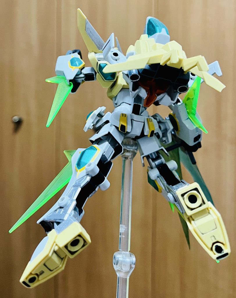 落として背中のSD形態用のブレードアンテナ折れてます( ･ὢ･ )