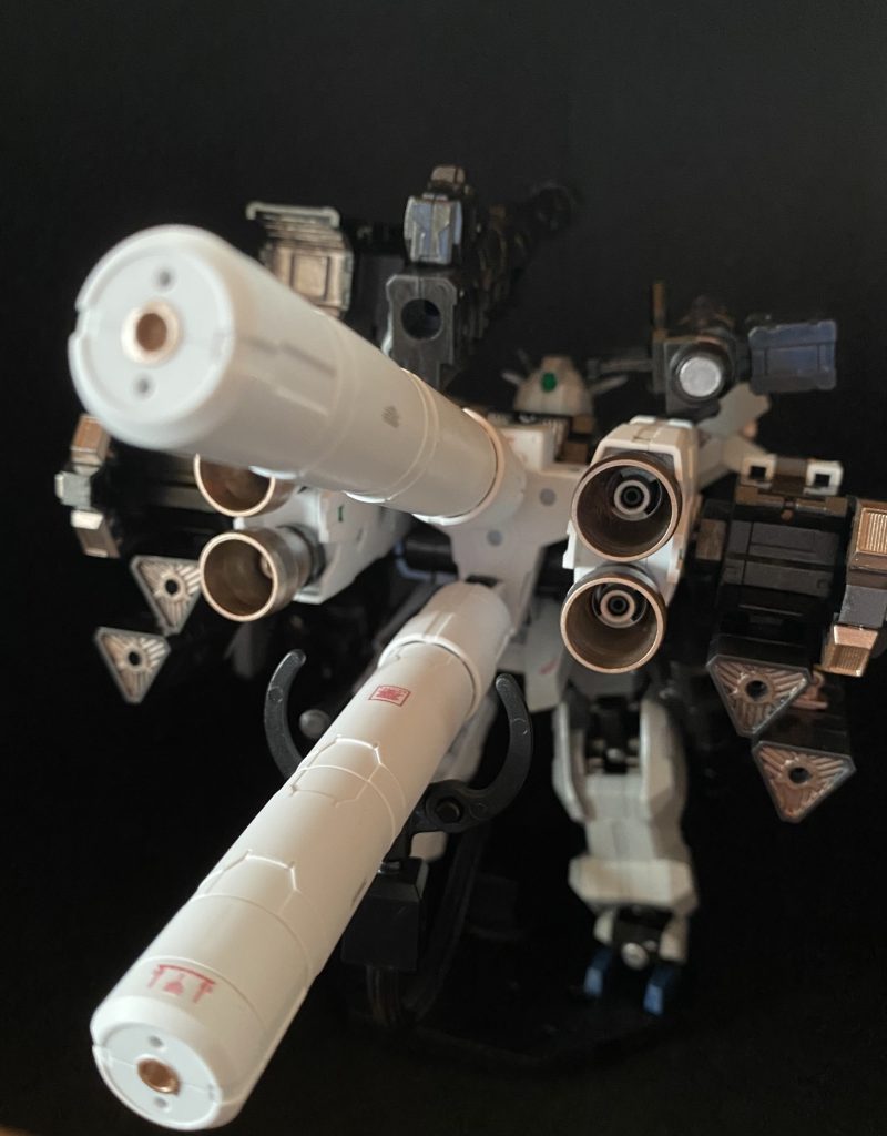 機体背面に接続されたブースターユニットには、水星圏までの超長距離連絡航路用に研究開発されていた次世代エンジン及び推進システムを採用。地球往還軌道エレベーターの実現以来使用されなくなっていた、パーメット技術を用いていない旧世紀の大気圏離脱用ロケットブースターと合わせることによりデータストーム空間への突入を可能にした。