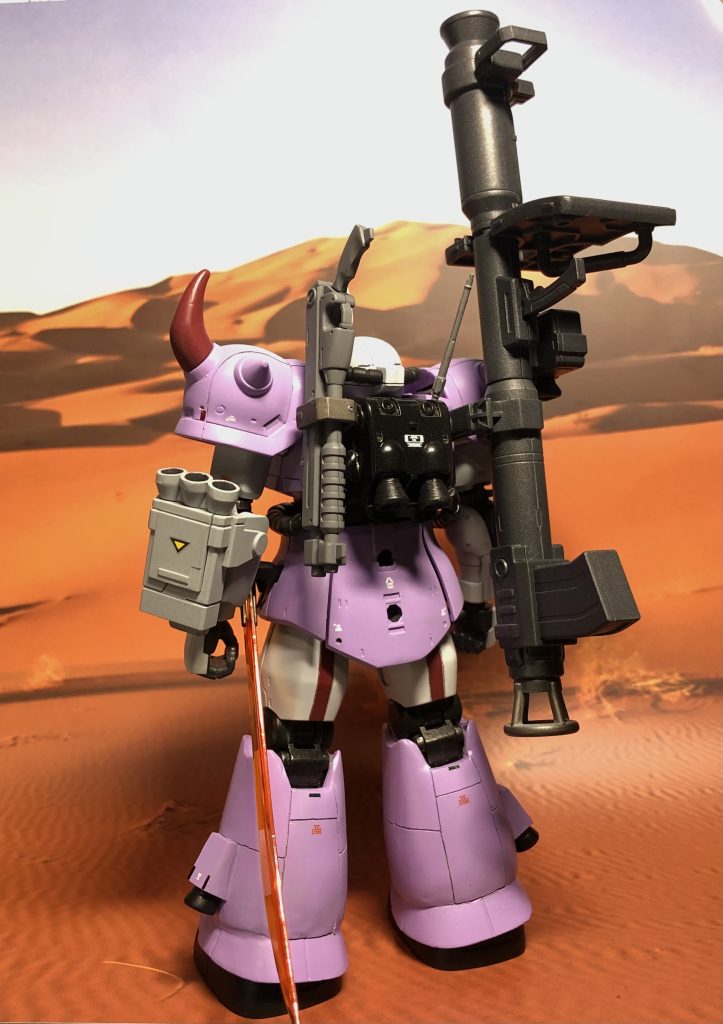 弁慶のような出立ち!ゲーム本編でもラケーテンバズだけでなくショットガンやラッツリバーなどを装備しており、これでもかという程の火力で、連邦の大群を相手するミッションをやらされました笑