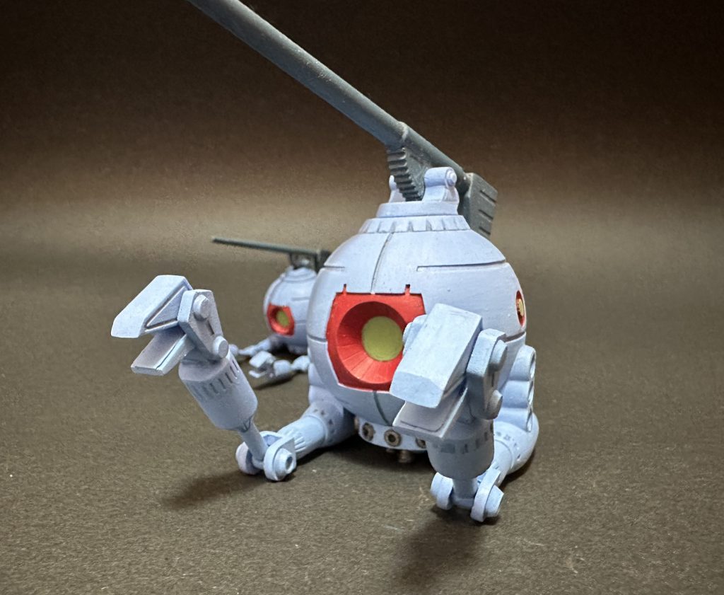 スケールの違うものを並べて遠近感。昔の雑誌にはよくあったみたいですね。筆塗り・全塗装ガンプラ　２０２３　その４７ 