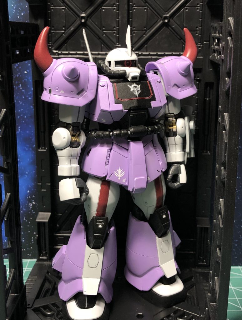 HGGTOグフ機動実証機とザクデザートタイプをベースに改造し陸戦高機動型ザク特有の形状を目指しました。陸戦高機動型ザクが好きなのですが、過去に全然形を寄せれずにR1型の足をつけたりしてお茶を濁したことがあるのでちょっとしたリベンジも兼ねております。