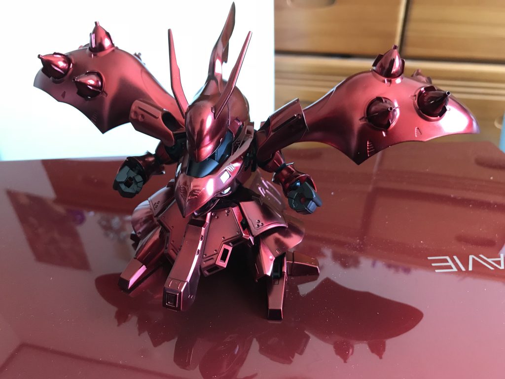 クリアレッドを吹いた状態です。この後ウレタンクリアを吹き、表面を磨いて鏡面仕上げにしています。