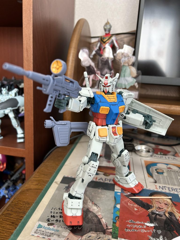 結構前に出たキットなのにかなり動いてびっくりしました。個人的にはガンダムはあんまりガシガシ動くよりシンプルに立たせる方が好きなんでこのくらいで。バズーカの墨入れやってなかった…