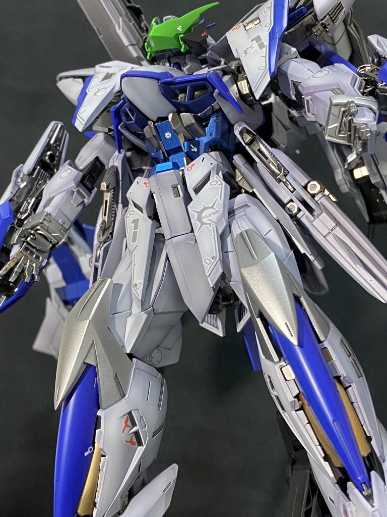 ちょっとだけ明るいキャンディーブルーな色が本体には上手く映えてヨキカナ!ちょい金もヨキカナ!