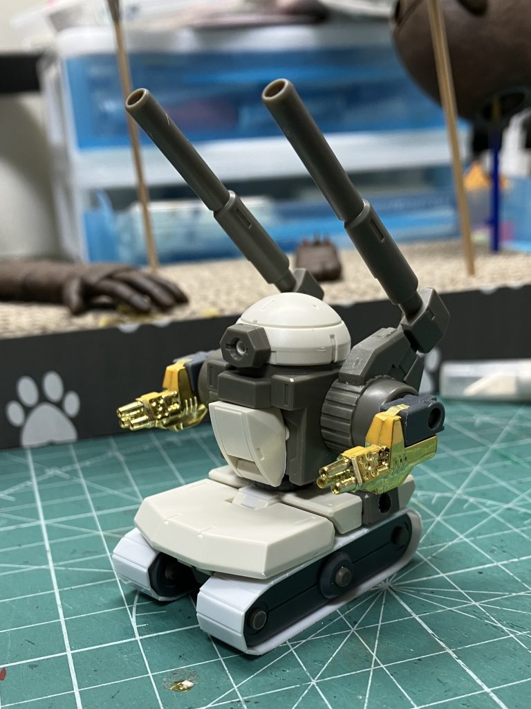 ・制作途中メインはデミバーディングで、キャタピラらしきものはプラ板から、他はジャンクパーツで作りました。