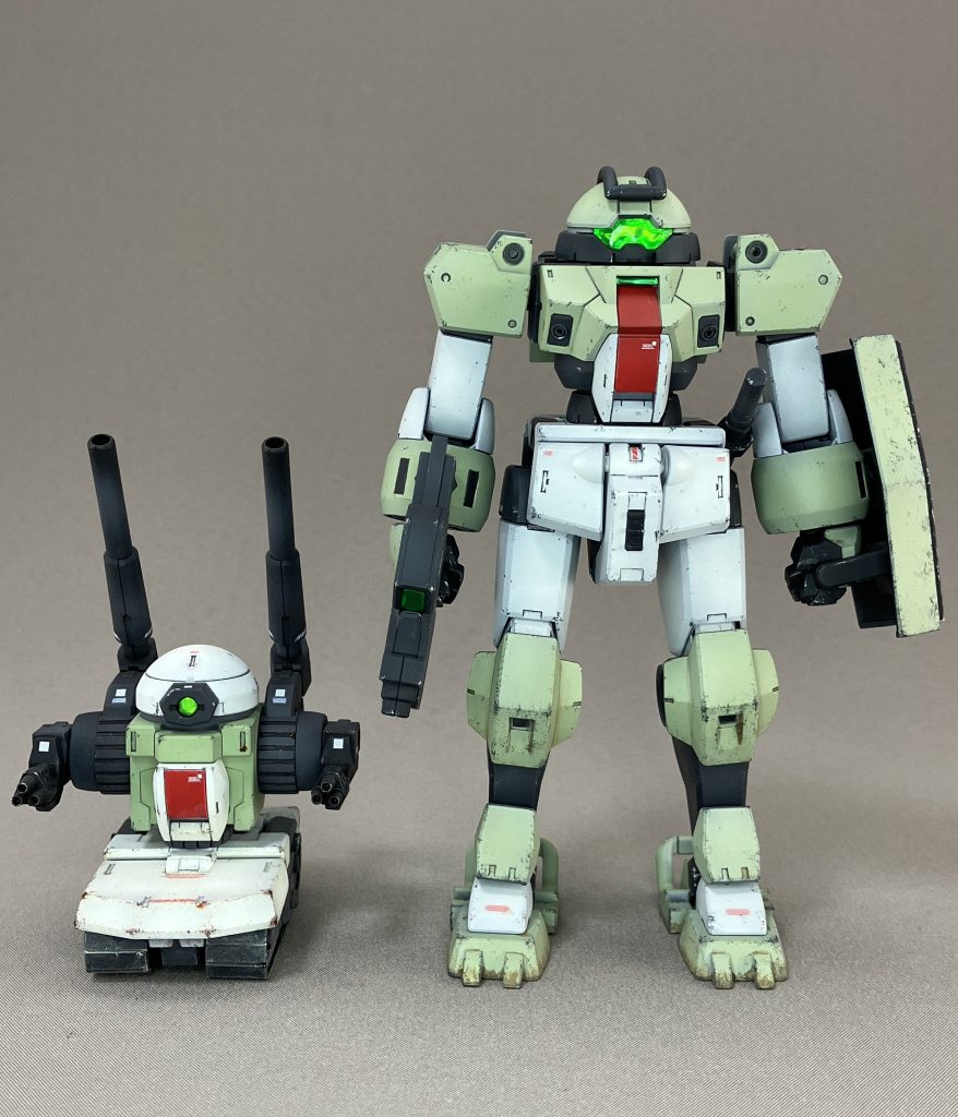 ・デミトレーナーと並べて。とても小さいですね。