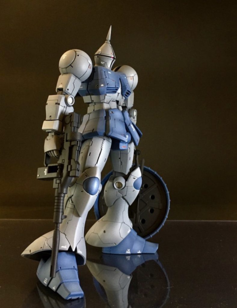 以前、こちらに投稿した 過去作のギャンです。ディテールアップメインの制作でしたけど、、どっちが良いかは、わかりかねてます。いろんな仕上げ方を楽しめるのも ガンプラの良いところ、、？