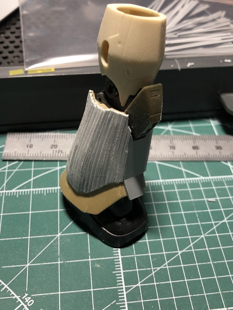 盛るのに、ちょうど有名なモデラーさんが現Xでプラバンを短冊状にしてらした投稿を見て、真似ているところです。(私は上手くできず修正がめちゃめちゃ大変でした笑)