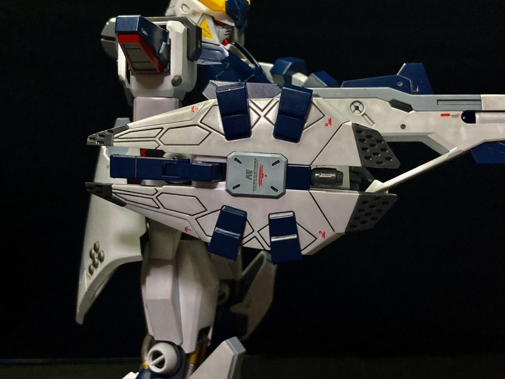 本機体の特徴的な武装、コンポジットウェポンユニット。もうこいつ自体がサイコミュ兵器で飛んできそうな形状してます。グラディウスのボス（ビッグコア）みたいな形してると思うのは私だけでしょうか？