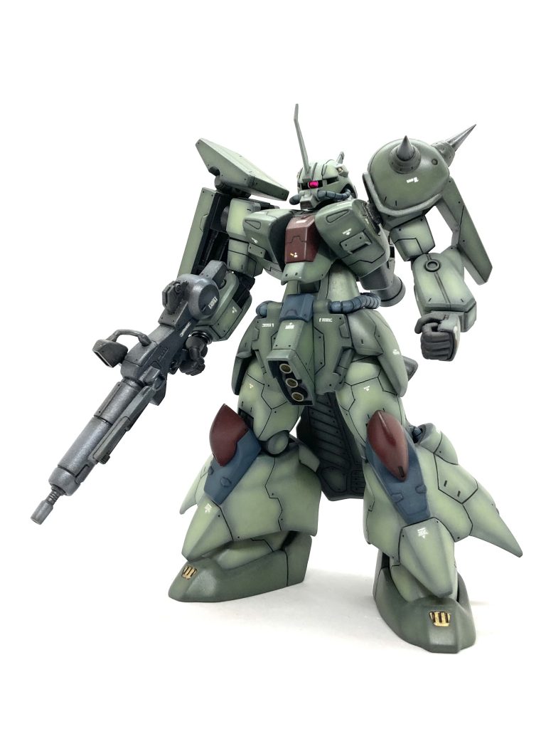 量産型ザクⅢとザクⅢカスタムはシルエットからしてもはや別物だと思うのでありますσ(^_^;)