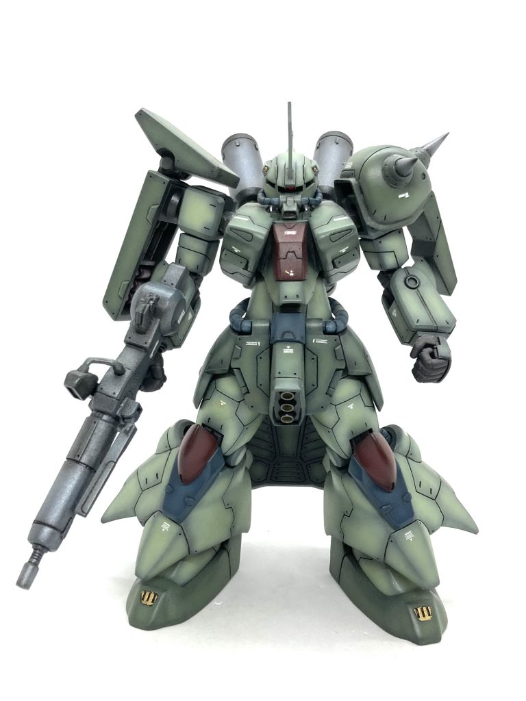 量産型ザクⅡとシャア専用ザクⅡが色だけではなく、スタイルから違うように(あくまでも私の主観ですが)…