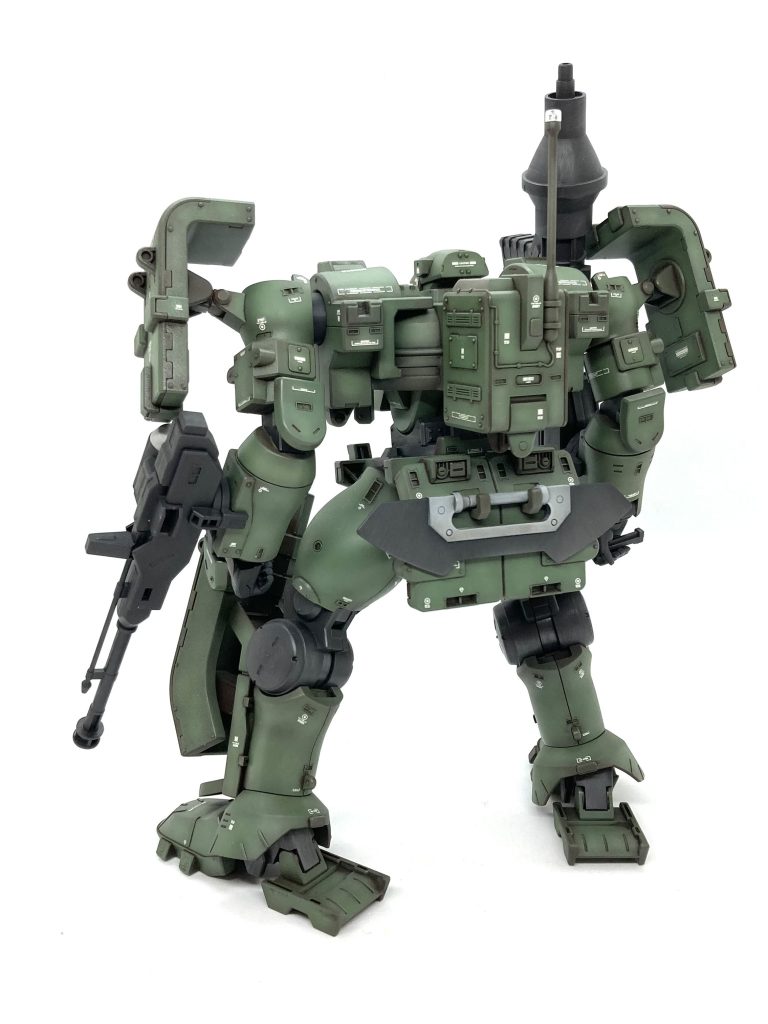 この兵器感がね〜  ガンダムと言うよりはボトムズっぽいですよね。