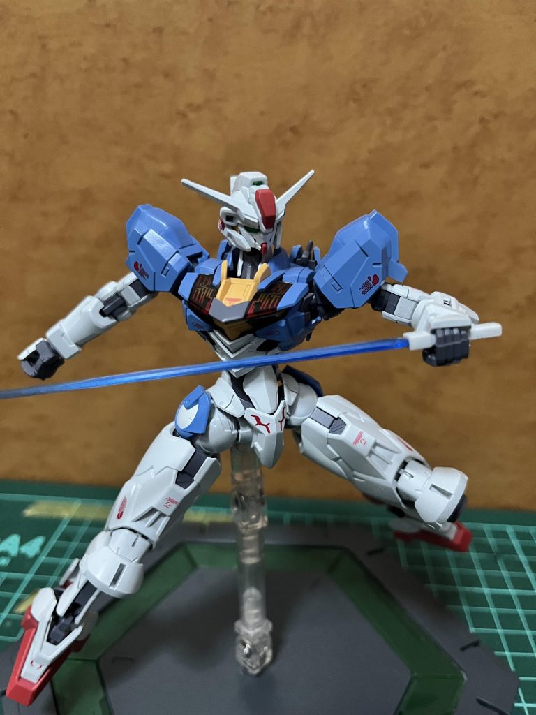 サーベルでの攻撃ポーズ