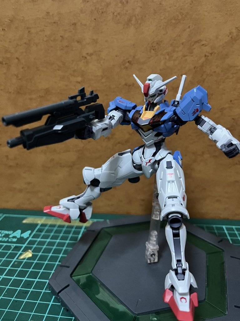 ライフルでの射撃ポーズ