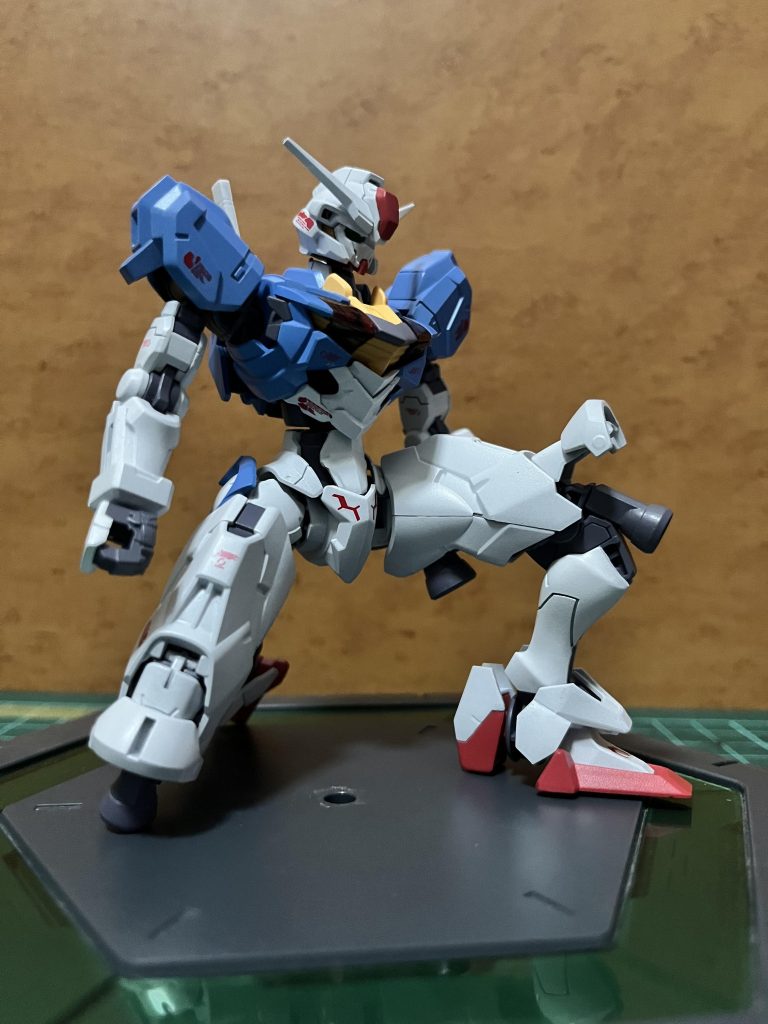 水星の魔女の最初のキービジュアルっぽいポーズ、さすがは最新のキットシリーズ膝立ちも余裕ですねここまで見ていただきありがとうございます