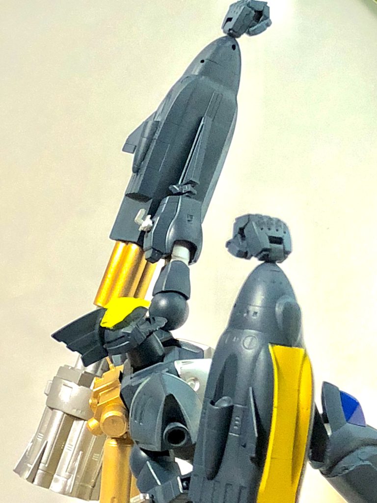 ザンジバルアームにはピストンシリンダーを増設して伸縮ギミックを追加しています 