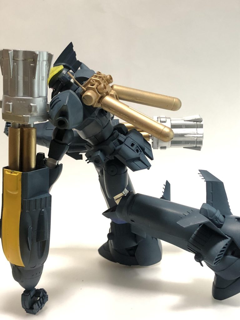 太く、長大な四肢湾部はザンジバルをそのままに、脚部はシンプルにプラ板とプラ棒で延長してます