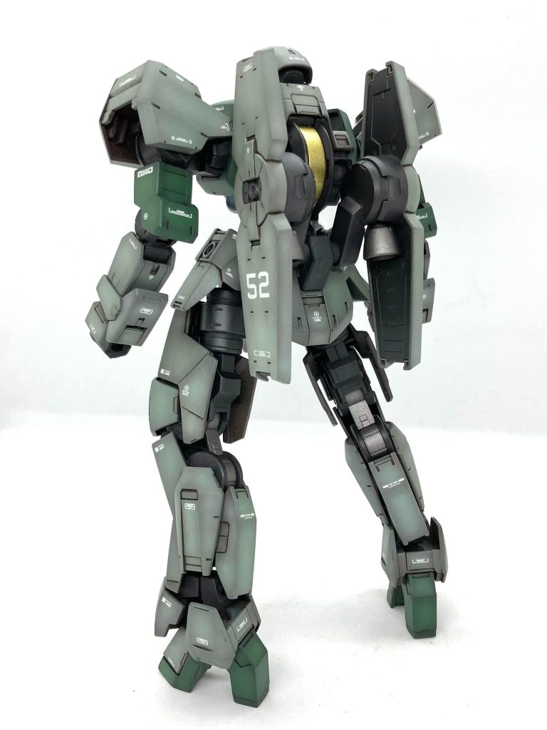 このキット、イイですよ。MGじゃない1/100。ちょうどRG/100的な感じですね〜