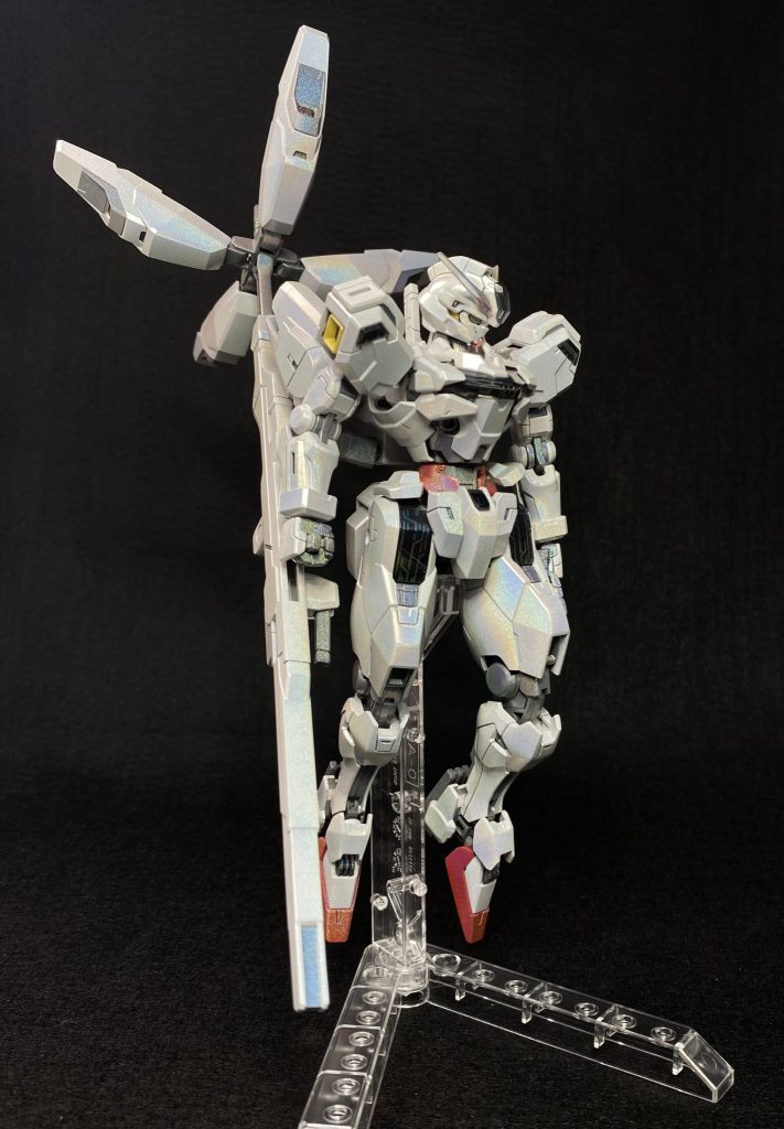 ホログラム塗料のおかげで美しく見えます。次回キャリバーンを作る時はスジボリをしっかりとおこなってプレーンな感じに作りたいと思います。