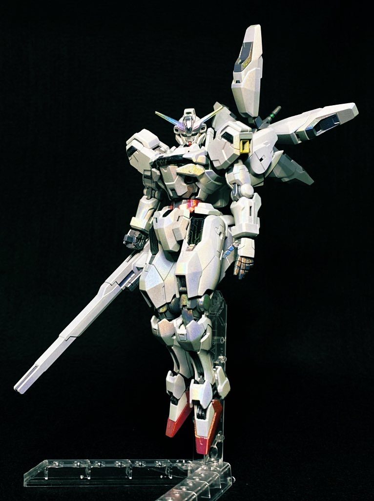 基本塗装の上からホログラム塗料でコーティングしました！あまりギラギラしないようにクリアでホログラム塗料を薄めて吹いてあります。