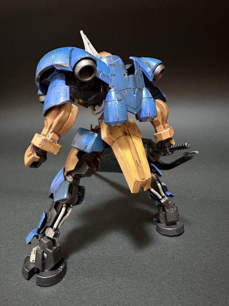 フレームはあまりダメージはない気がするので、外装を中心に汚し塗装をしてみました。