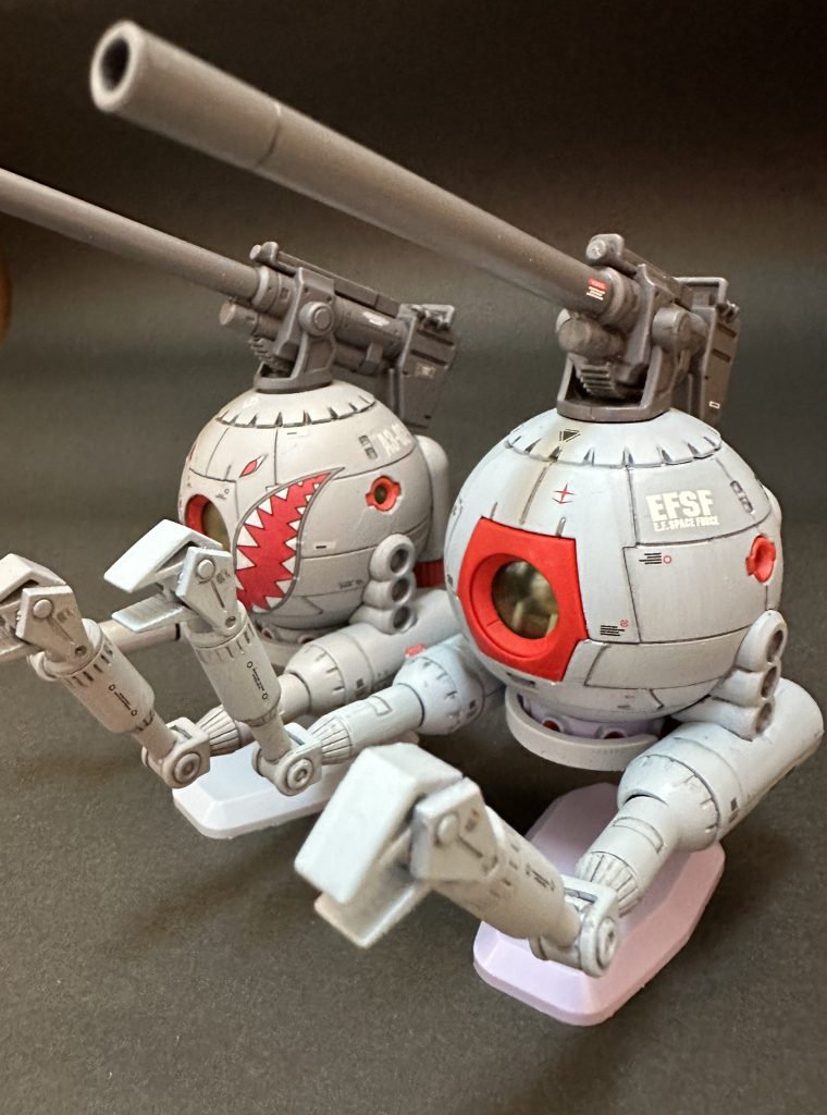 今回はブルーを抑えてほぼライトグレーのような色味にしました。絵画調とCG調、といった感じでしょうか。