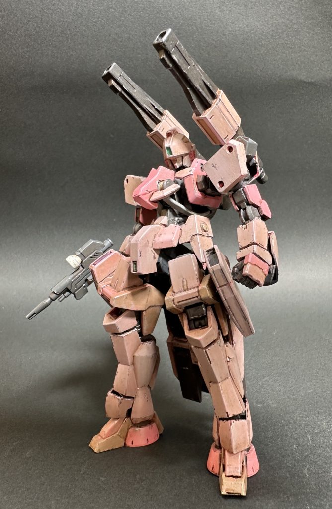 モチーフはもちろん英国製の特殊車両です。ワンポイントでイエローを配してみましたが、ブラウンコートをかけたら黄土色になってしまいました。