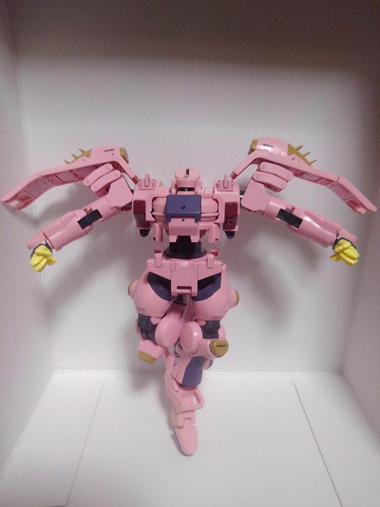 前から見るとただの鉄人桃子ちゃんですね。