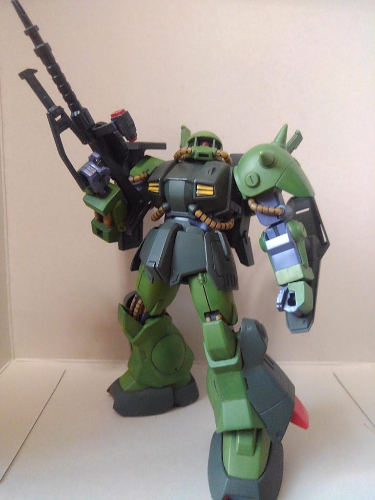 塗装は手足、頭をロシアングリーン1、ボディやゲタは草色で塗装、改めて見ると結構ムラが目立ちます。