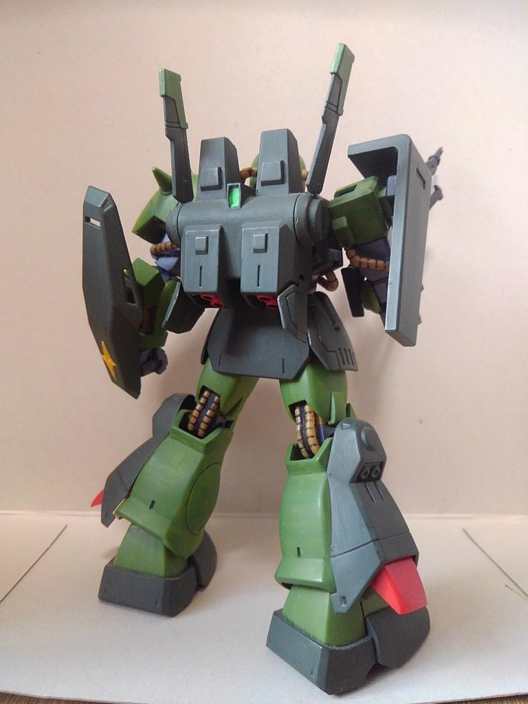 特筆するような点はない背中ですが、やはりこの作では「脚」が最大のポイントですかね。(下へ続く)