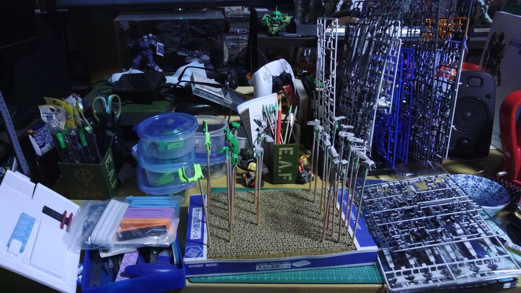 他のグレードと比べると少し高額な《RG》でもそれだけの価値は有りパーツも多く組むのに３週間は掛かりましたが(全塗装もしたから)とても有意義で素晴らしい時間でした！