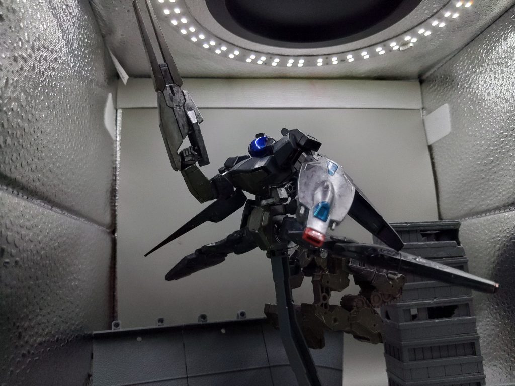 ○MS形態　高機動モード主翼を広げて高機動での戦闘をおこないます。この機体は実際は足はなく、足の位置に主翼があるため基本的には空中、宇宙での戦闘を得意としています。