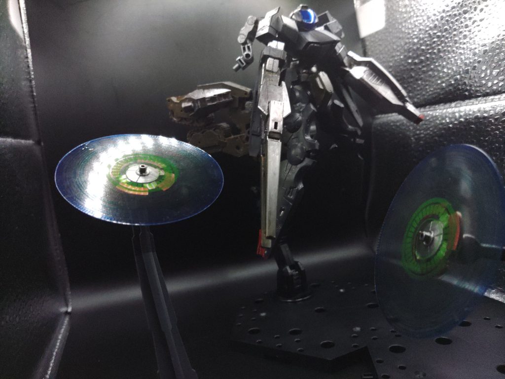 ○フォトンローター射出バックアップのフォトンローターは、ファンネルとして射出することが可能です。ビームシールドと斬撃をおこなえます。