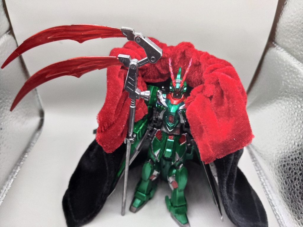 ◆スペック・バタフライバスターB ×1・ツインビームサイズ ×1・フレイムソード ×2・ロングバレル装備型ヴェスバー ×2・胸部ビームバスター砲 ×1○特殊装備・ミノフスキードライブ・シャドーレクイエム発生装置