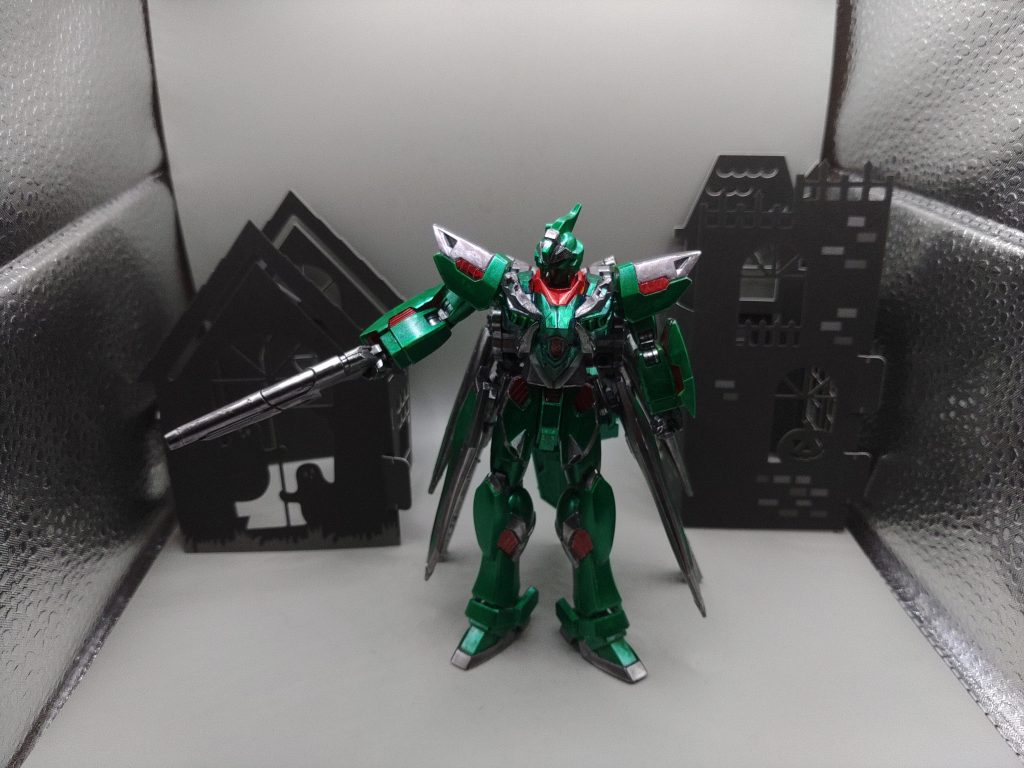 ○MS形態マントを脱ぎ捨てた通常のMS形態です。基本的なシルエットは変えず、ミノフスキードライブが完成して1つの完成形としての機体として仕上げました。通常通りバタフライバスターBを装備。クジャクやワゾー・ベックは奇襲をメインにした機体にリブートのため不採用。