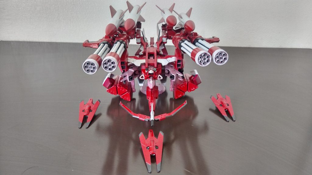 シンフォニックギア「イチイバル」射撃武装を豊富に積んだギア。速度は遅いが圧倒的な火力により敵を殲滅する。自分で作っといてなんですけどヤケクソみたいな見た目ですね。まるでちっちゃなデンドロビウムみたい。