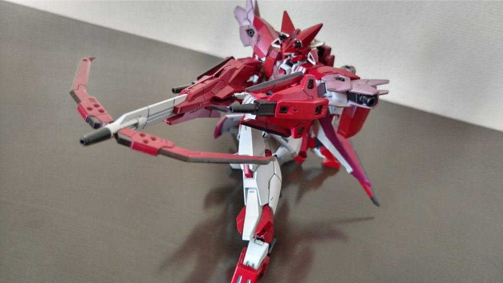 「RED HOT BLAZE」長距離狙撃用スナイパーライフル。狙撃のほかに銃床による打撃も可能。