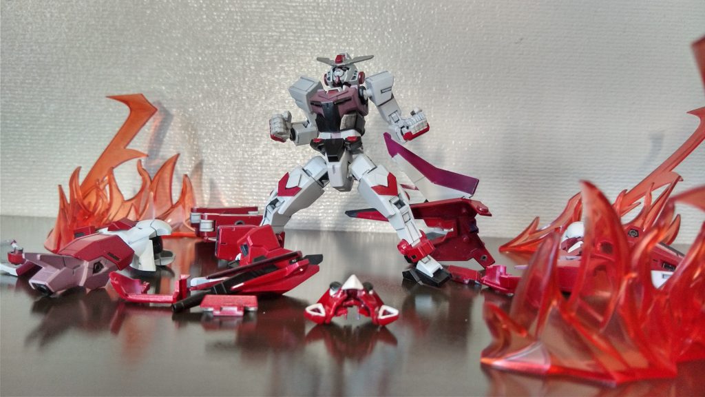 「アーマーパージ」いわゆるキャストオフ。ギアを纏った状態での戦闘が困難になった際に使われる。弾かれた外装はレーザーに変換され攻撃できる。