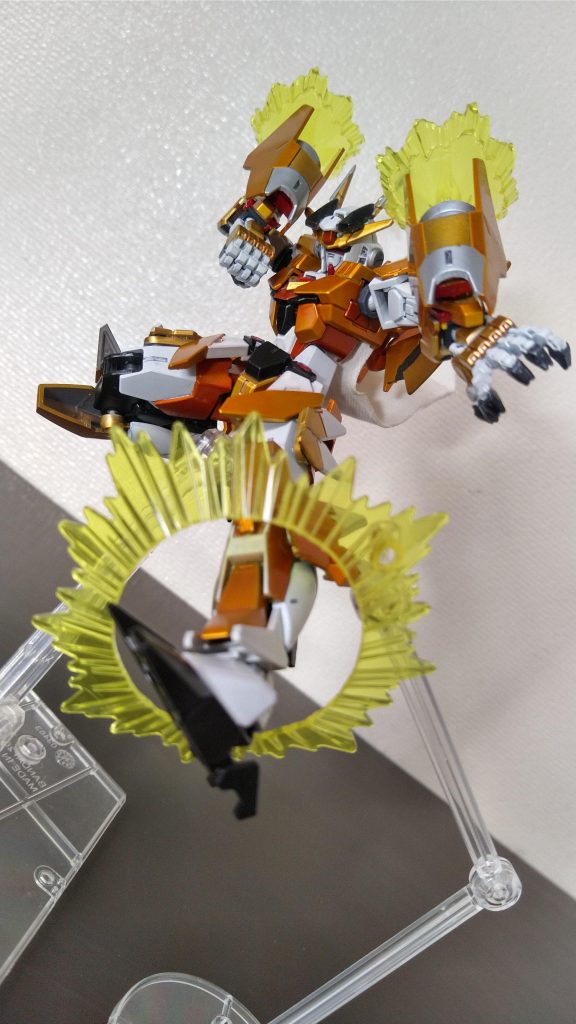 籠手にあるブースターを使って威力を底上げした飛び蹴り!響の技って名称が特にないから再現が大変。一応アプリゲームのほうにはあるけどね。