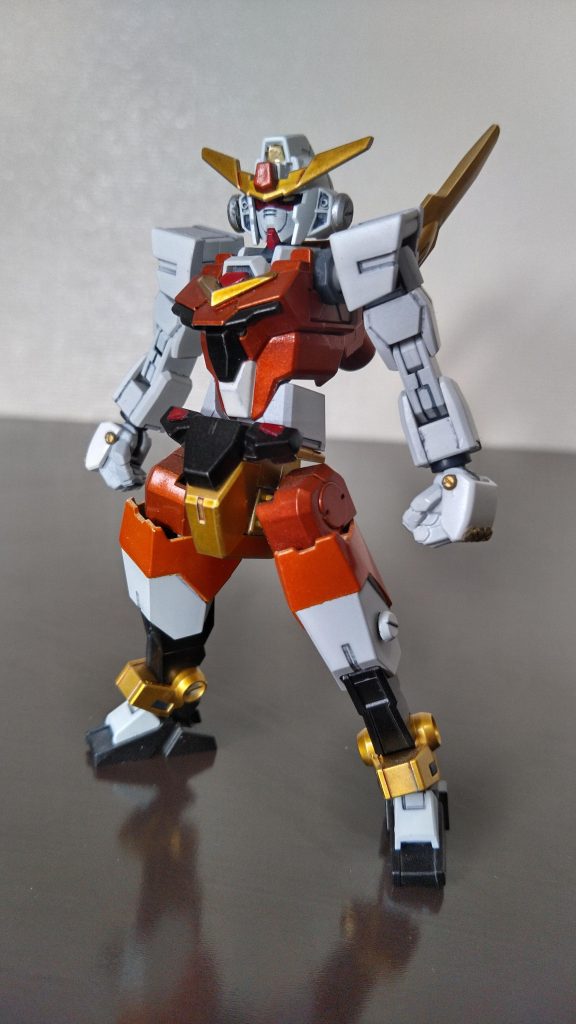 「シンフォニックガンダム(モデル立花響)」シンフォニックガンダムの3番機。かつての戦いで絶唱(自爆)を使ったシンフォニックガンダムの残骸と試作中の新型パーツを使って復元した機体で、主に格闘性能を飛躍的に向上されている。格闘機なので可動範囲の向上のためコアガンダムⅡのパーツを使てニコイチしてます。