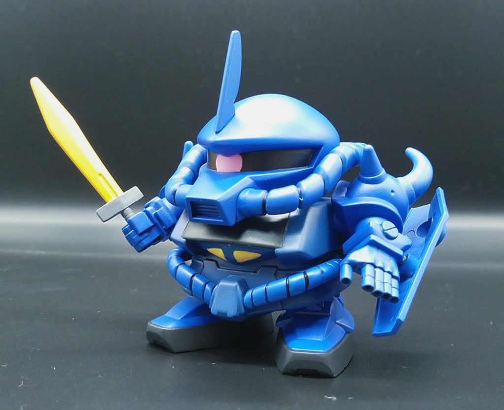 サーベルもちました。左指は穴を開けてます。