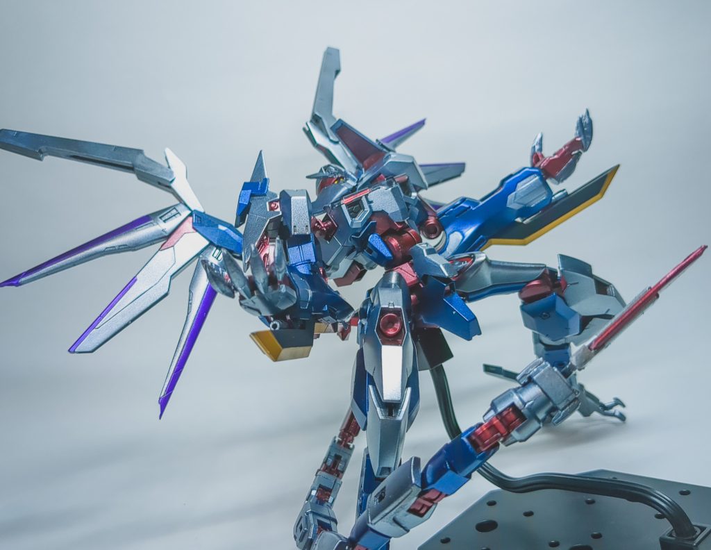 以上がポージング写真です!!!モチーフは翼がカイム、尻尾はマンティコア、腕がフェンリル、足がアバドンになってます!!!ソーンが元々異形なガンダムだったのでよりブラッシュアップした感じにしました!!